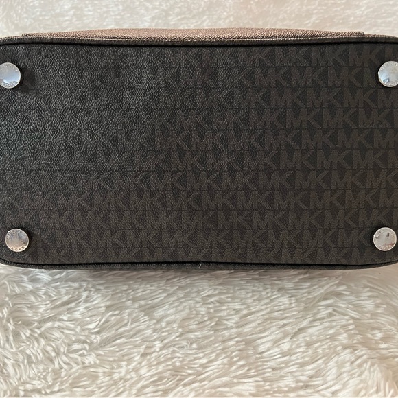 Michael Kors Jet Set Signature Tote Handbag - LIKE NEW! - Picture 7 of 13